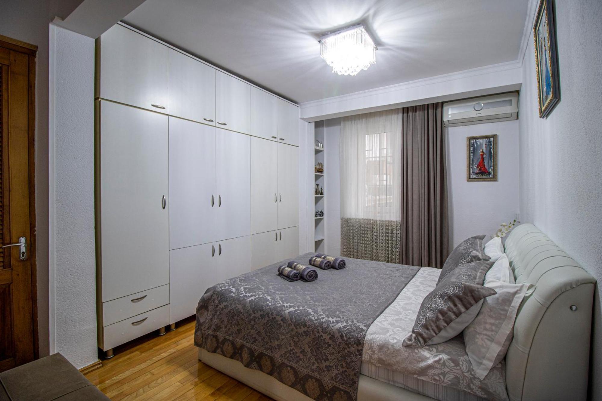 Cozy Apartment On Kostava Tbilisi Buitenkant foto