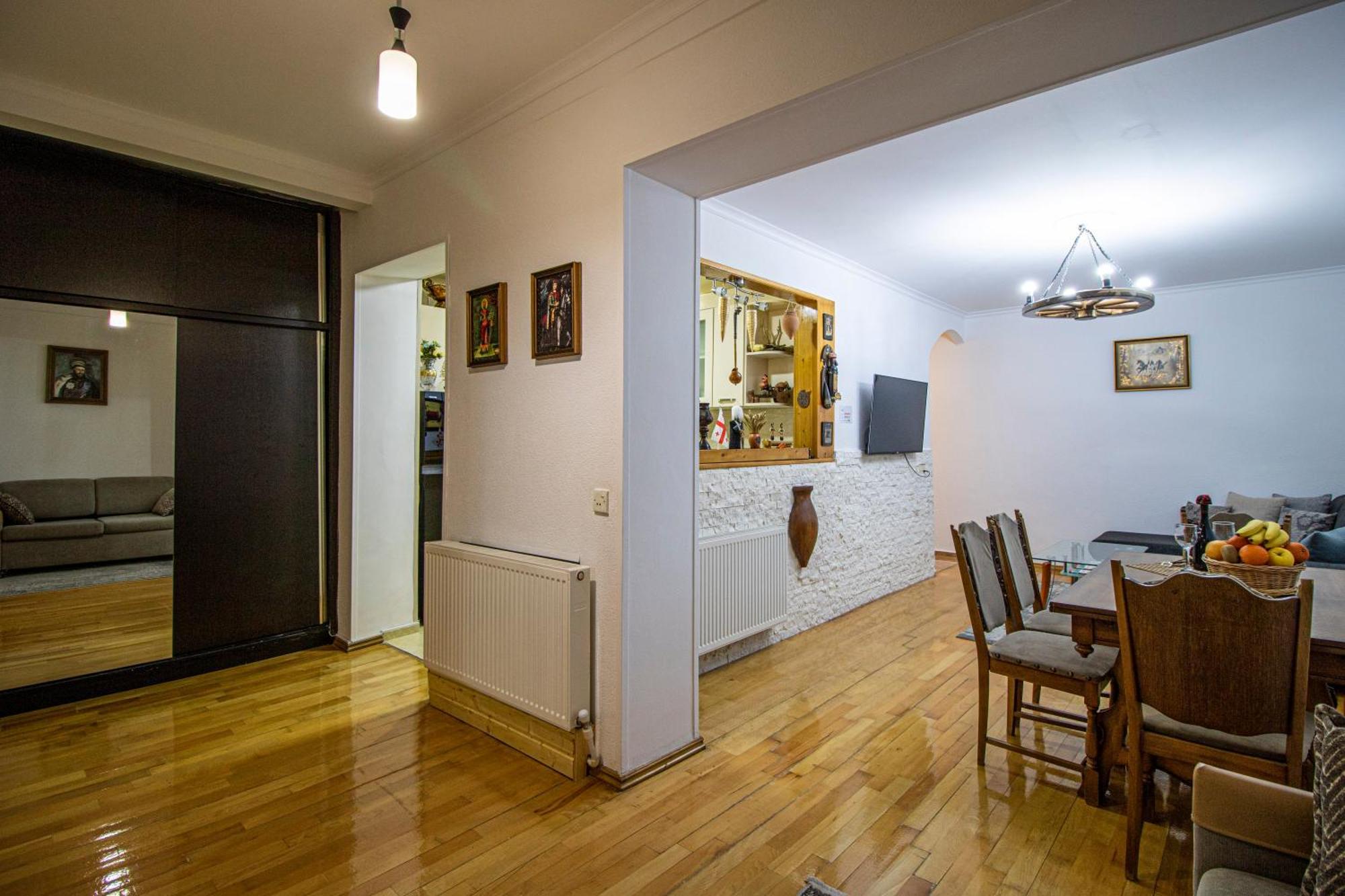 Cozy Apartment On Kostava Tbilisi Buitenkant foto