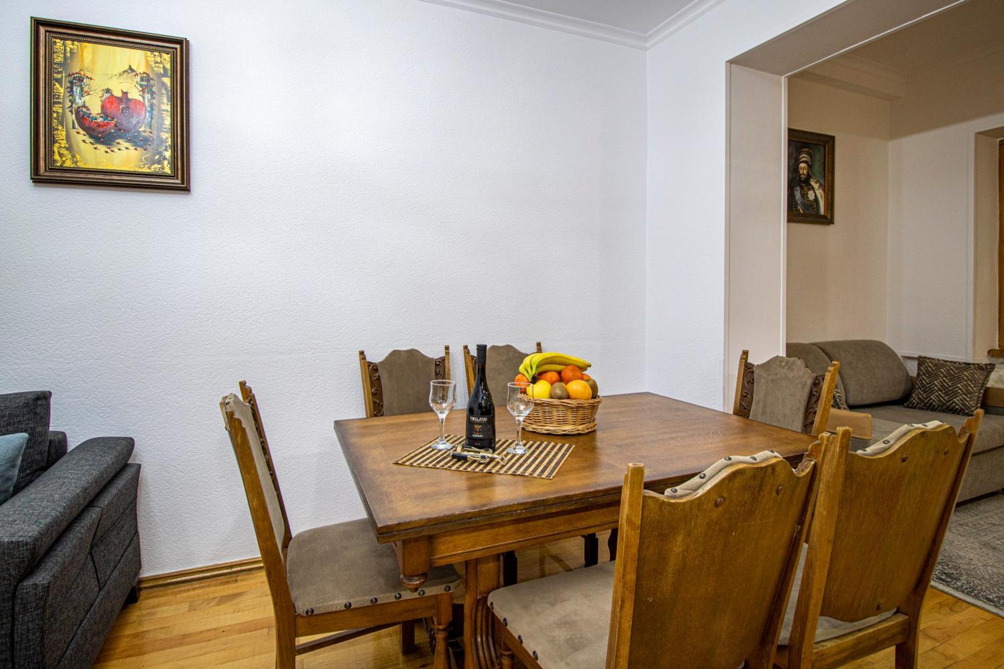 Cozy Apartment On Kostava Tbilisi Buitenkant foto