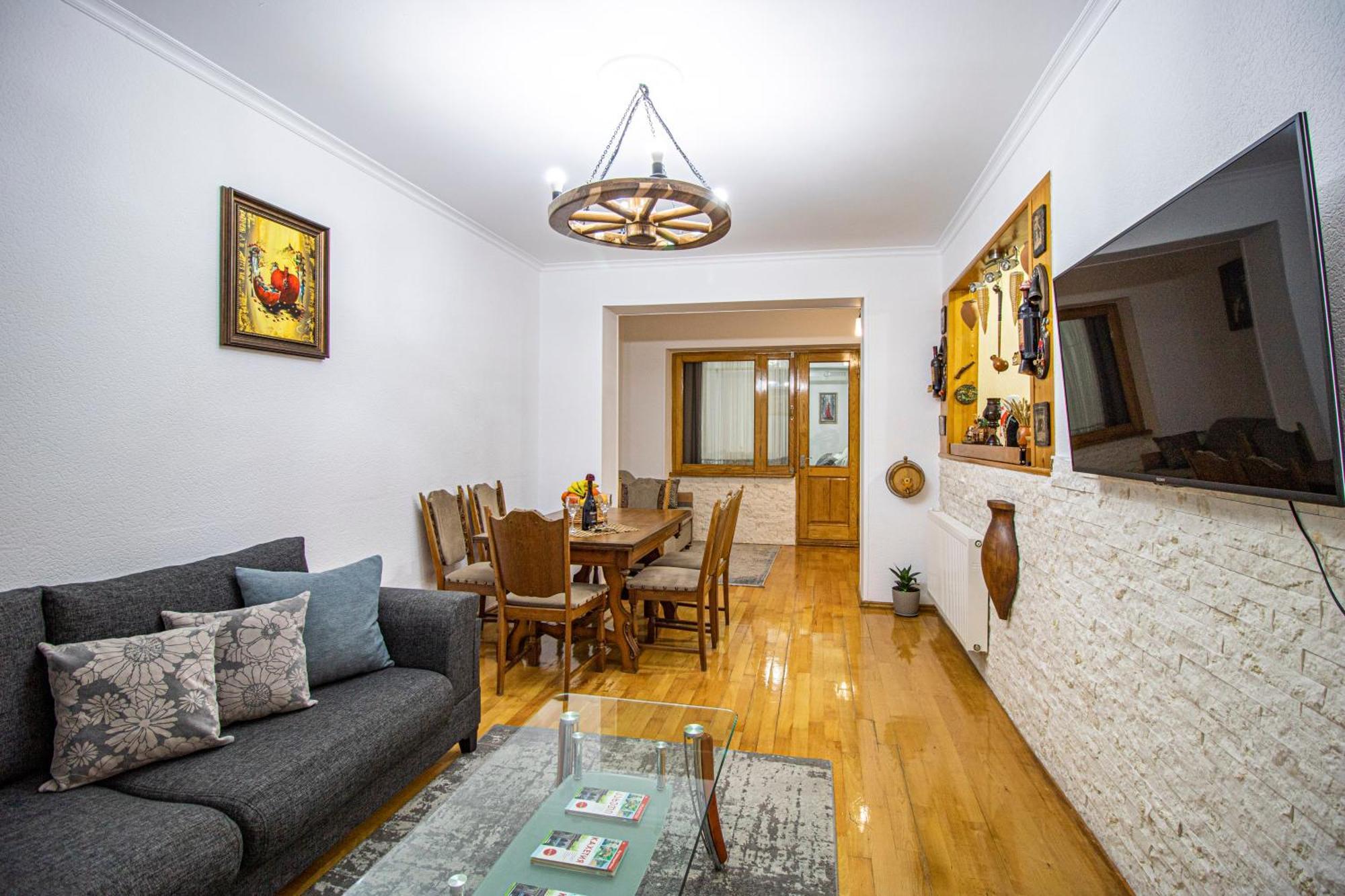 Cozy Apartment On Kostava Tbilisi Buitenkant foto