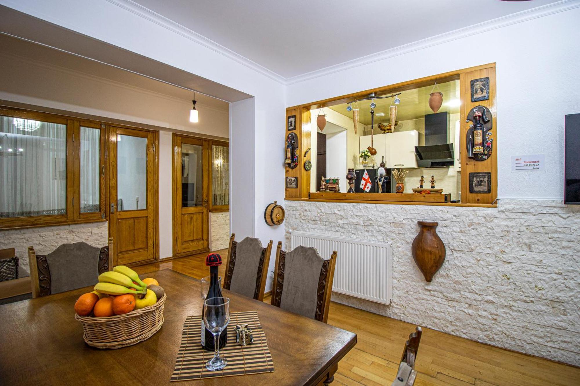 Cozy Apartment On Kostava Tbilisi Buitenkant foto