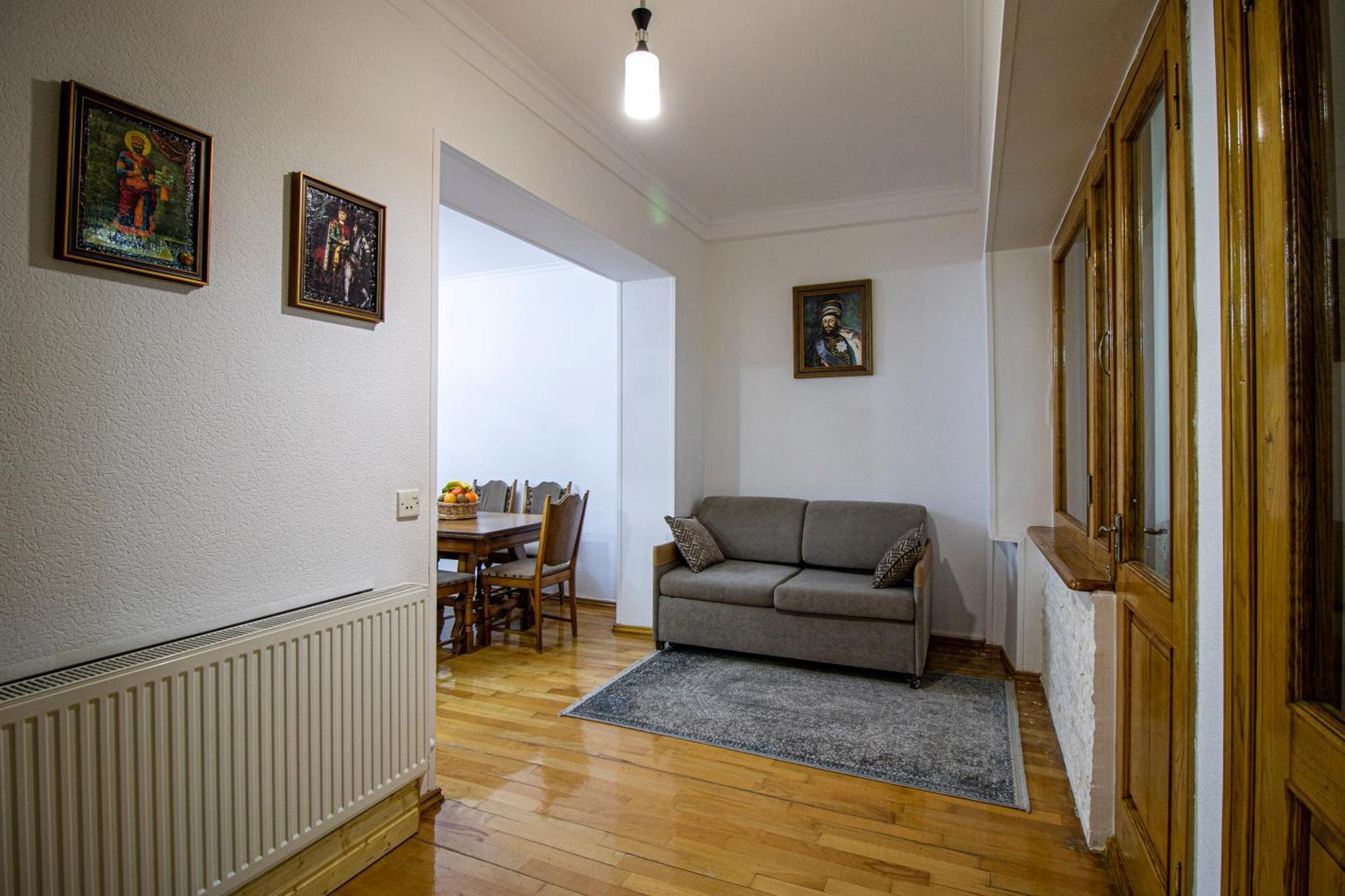 Cozy Apartment On Kostava Tbilisi Buitenkant foto