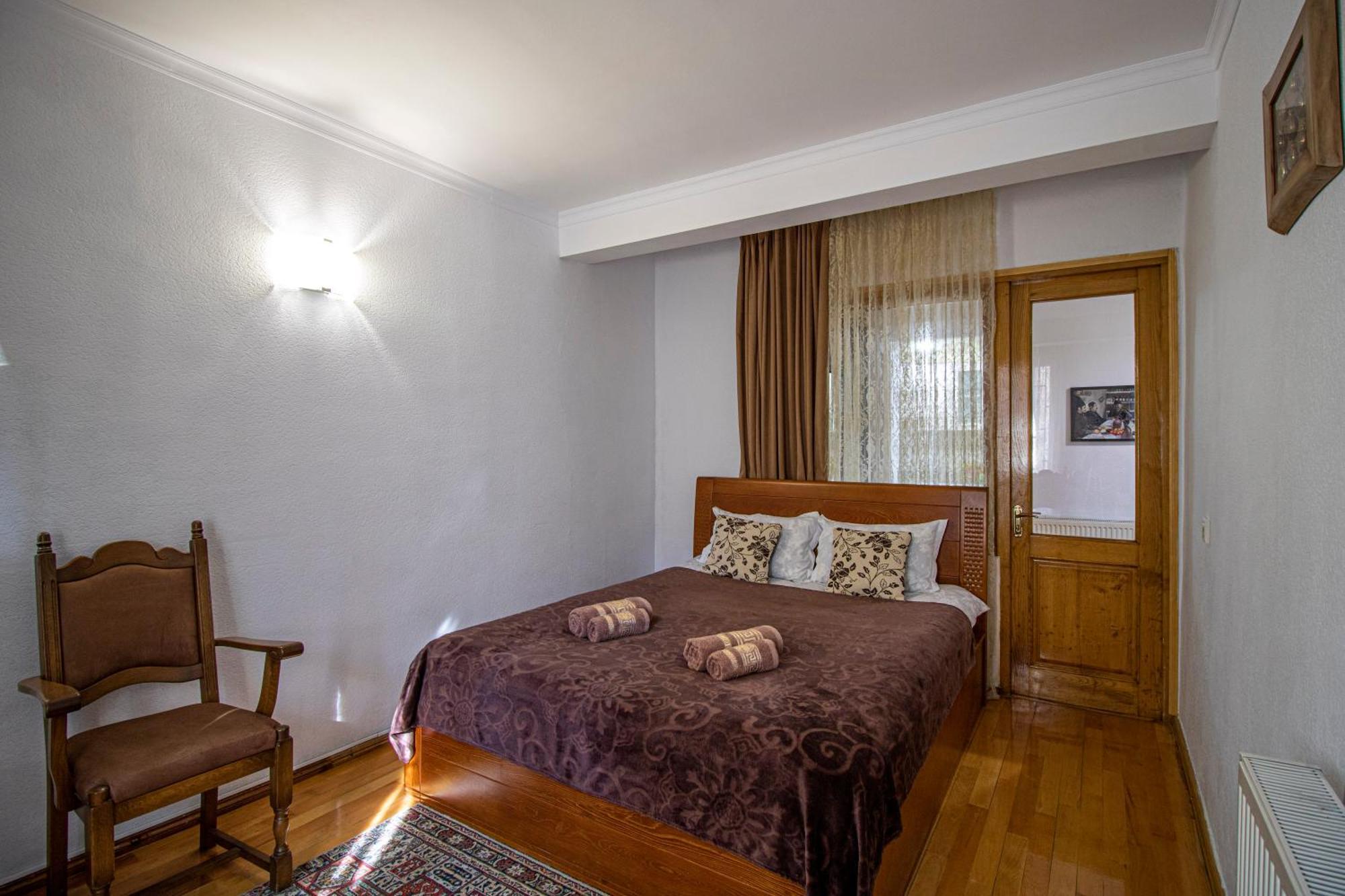 Cozy Apartment On Kostava Tbilisi Buitenkant foto