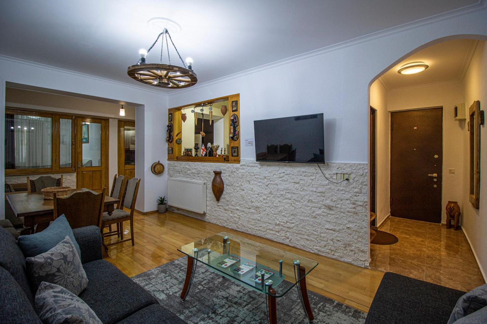 Cozy Apartment On Kostava Tbilisi Buitenkant foto